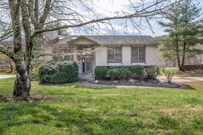 Building Photo - Remodeled Home in The Village at Avery's C...