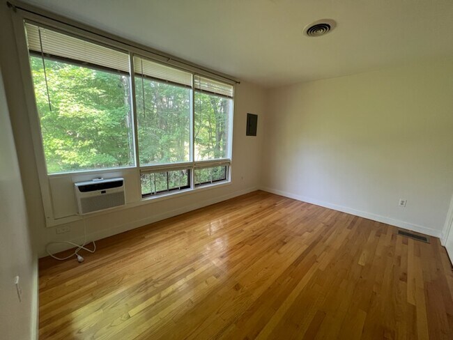 Building Photo - 33 Wittenberg Rd