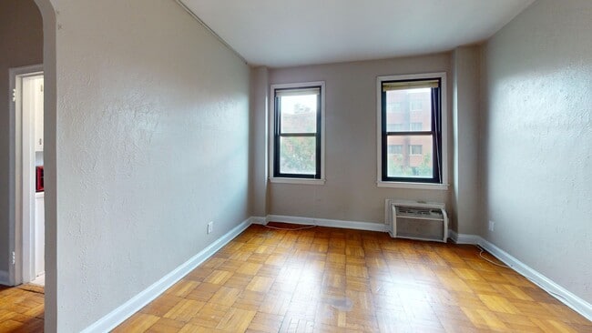 Building Photo - Foggy Bottom One Bedroom Available Now! Ro...