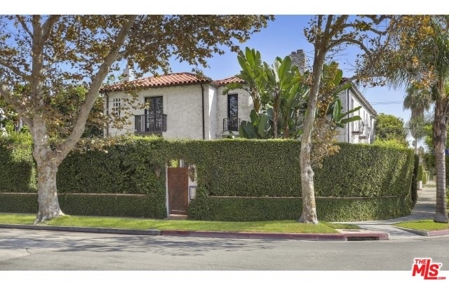 Foto principal - 268 S Orange Dr