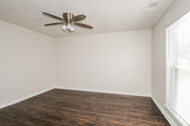 Foto del edificio - 3824 Windermere Rd