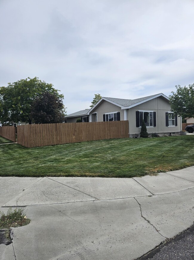 Building Photo - 1507 Erin Way