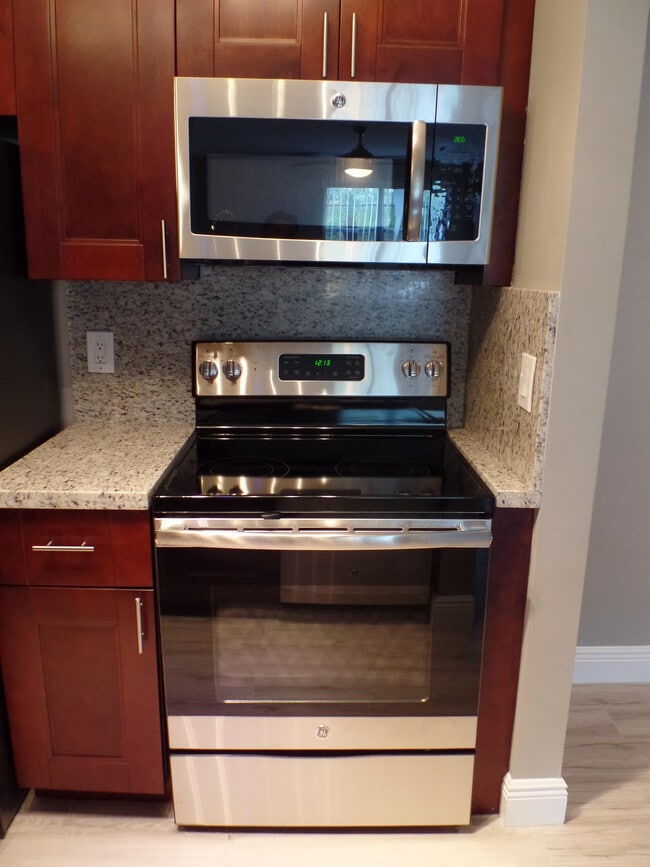 Photo - 1239 SW 46th Ave House