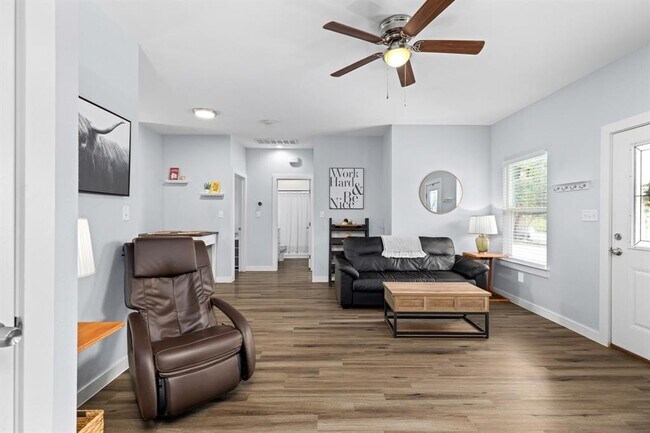 Foto del edificio - 2305 Indian Creek Rd