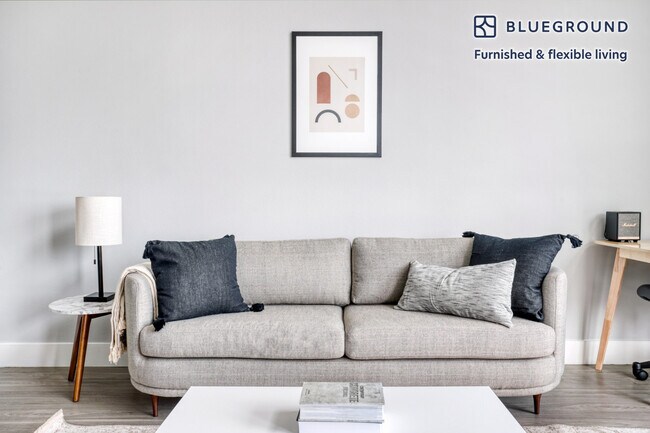 Foto del edificio - 230 W 3rd St