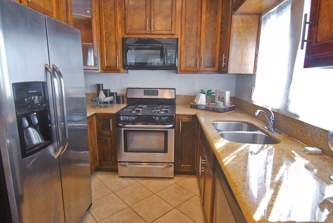 Building Photo - 826 Michigan Ave