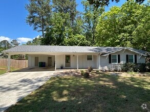 Building Photo - 2228 Meadowvale Dr NE