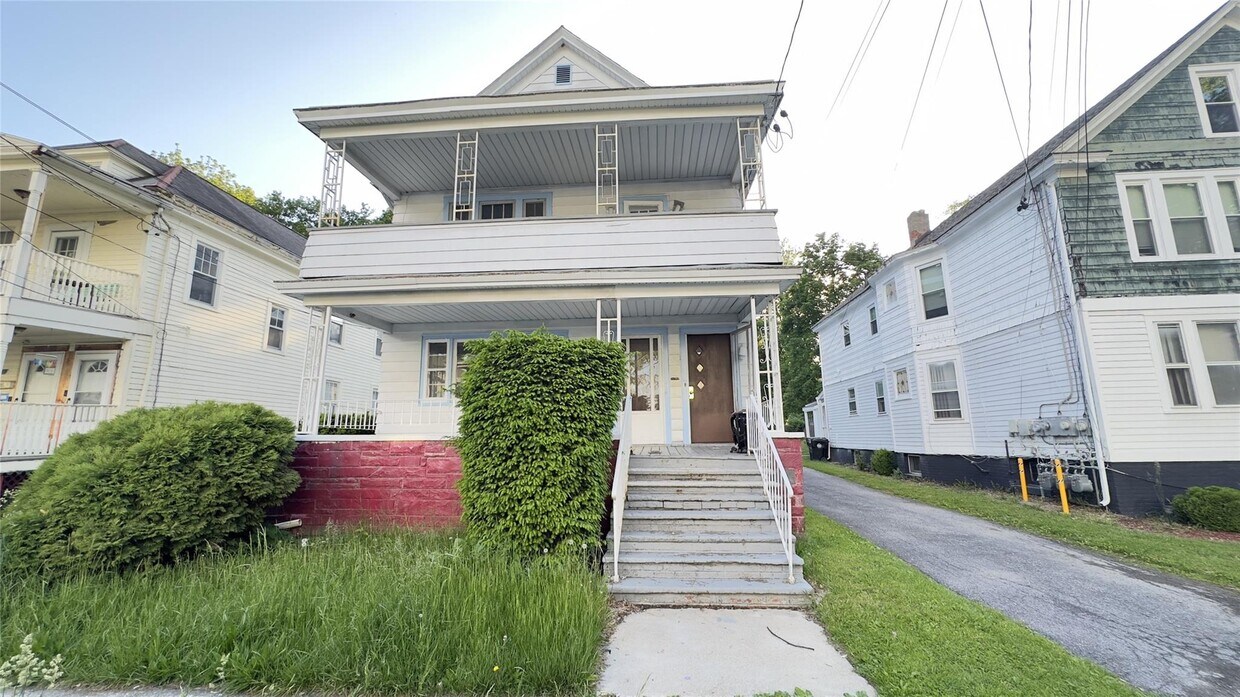 Primary Photo - 107 S Cherry St