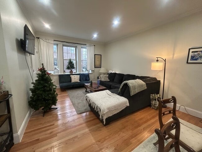 Building Photo - 8 Alton Pl