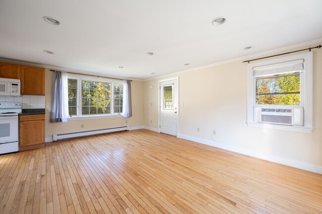 Building Photo - 92 Clapboard Ridge Rd