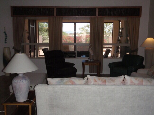 Building Photo - 65473 E Rose Ridge Dr
