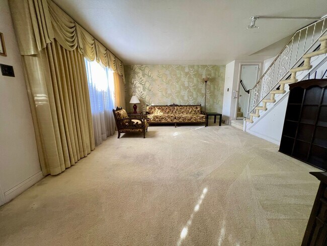 Building Photo - Stunning 3-Bedroom Single Family Home in H...