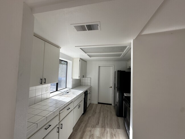 Foto del edificio - 33030 Rd 233