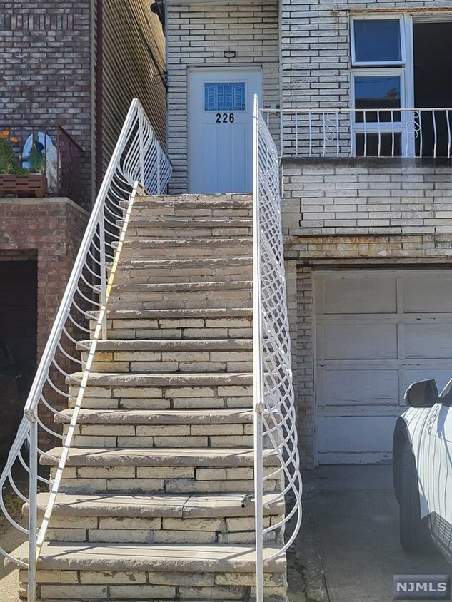 Primary Photo - 226 Cliff St