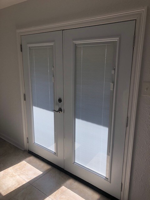 Puertas dobles que dan al patio. - 4340 Georgia Ave