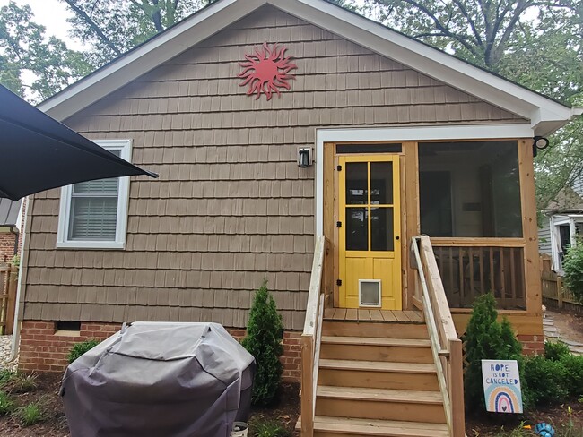 Rear entry to unit - 1018 W 45th St