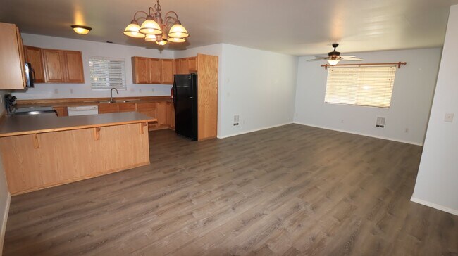 Building Photo - Recently updated 2/1.5 townhome next to th...