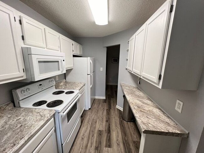 Building Photo - Updated 1 Bed 1 Bath Condo Near SouthPoint!