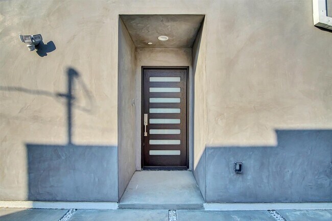 Foto del edificio - 2419 S Cochran Ave