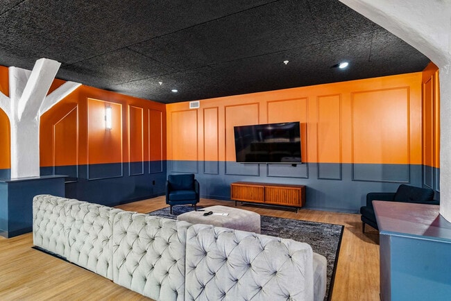 Building Photo - 205 W 4th St