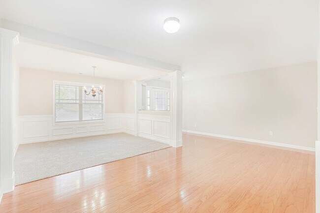 Foto del edificio - 702 Sycamore Dr