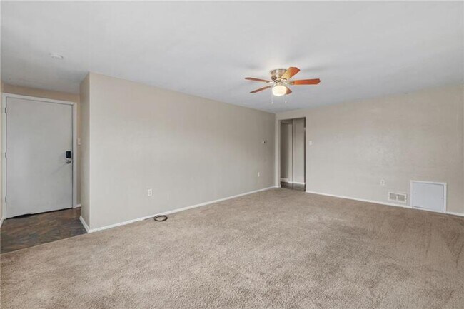 Building Photo - 2897 Leola Ave