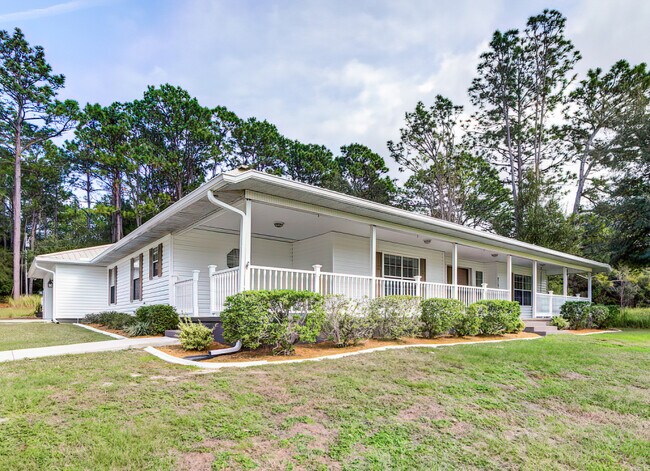 Building Photo - 2195 W Huntington Dr