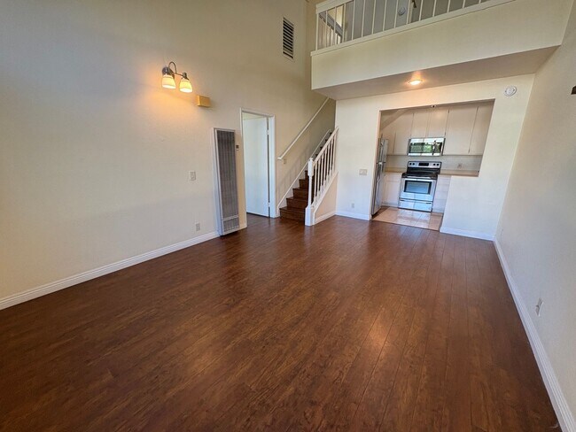 Foto del edificio - One Bedroom with a Bonus Loft in UTC area!!