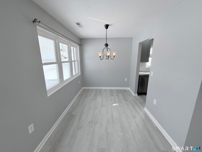 Building Photo - 43 Southwind Ln