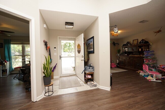 Foto del edificio - Lovely home for rent in the Sailboat Cove neighborhood of Bluewater Bay