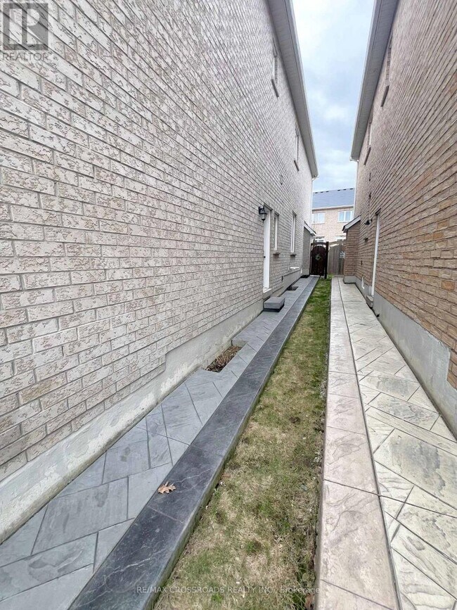 Building Photo - 126 Eastvale Dr