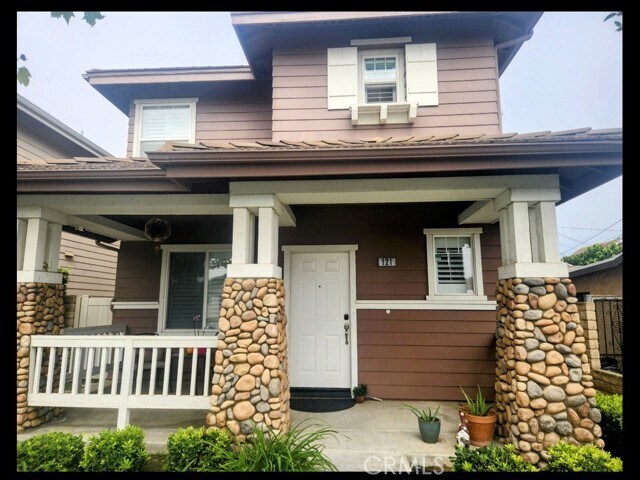 Primary Photo - 121 E C St