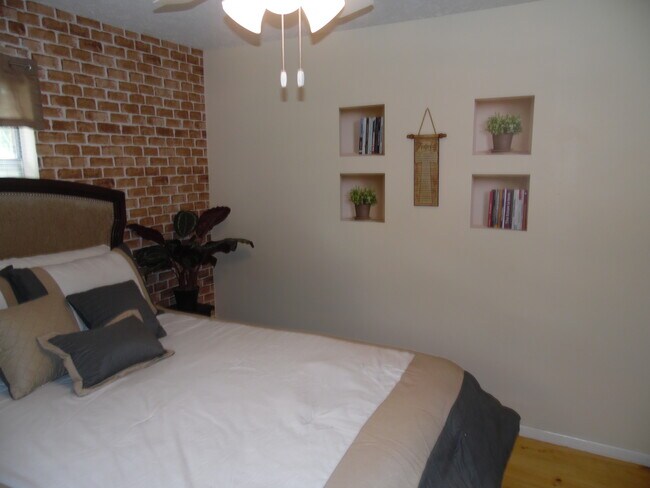 Dormitorio #2 - 81 Pine Tree Ln