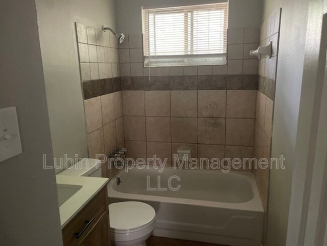 Building Photo - 4723 11th Rd