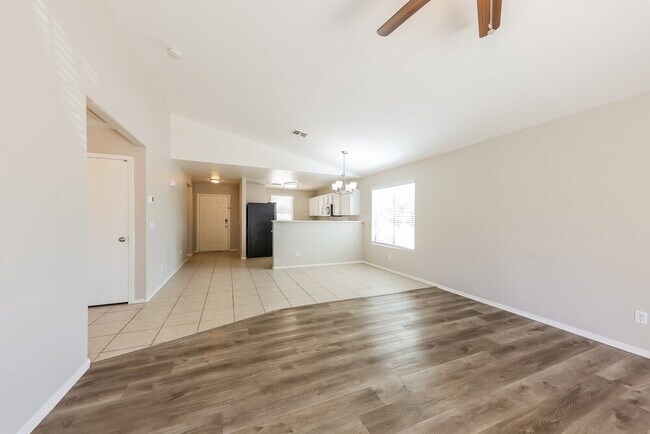 Foto del edificio - 11335 W Crestbrook Dr