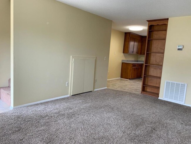 Foto del edificio - 102 Weeks Dr. #4