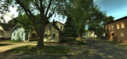 Building Photo - 244 Fernwood Ave