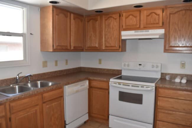 Building Photo - 1420 Carteret Ave