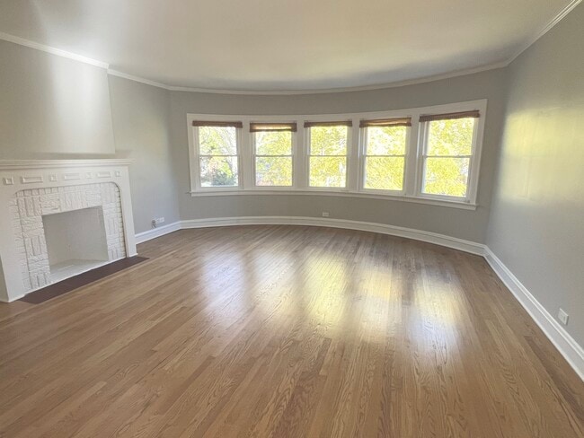 Building Photo - 8906 Ewing Ave