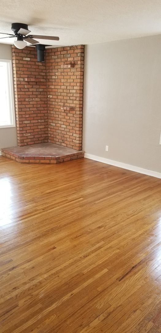 Building Photo - Take A Virtual Tour!