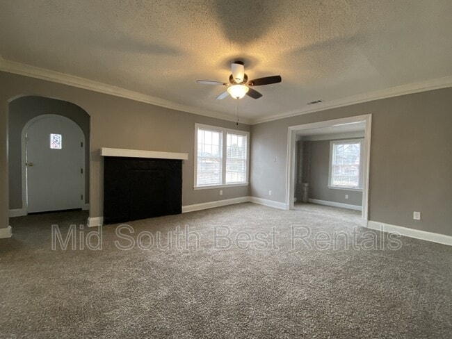 Building Photo - 685 E Davant Ave