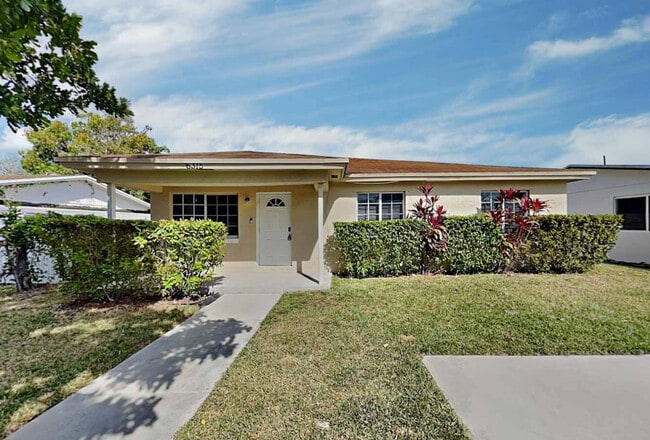 Building Photo - 243 W Martin St