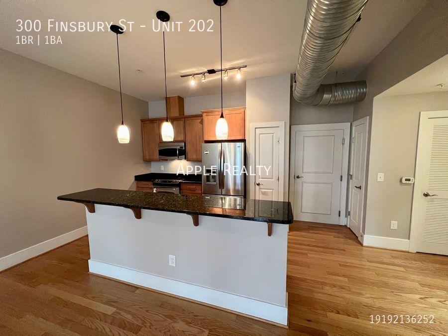 Primary Photo - 300 Finsbury St