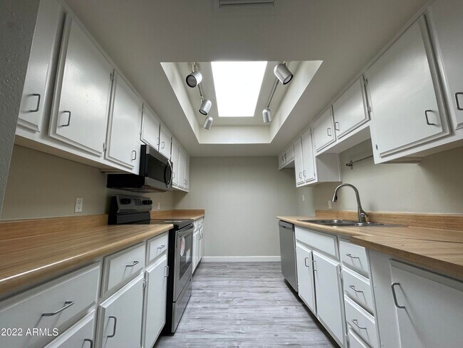 Foto del edificio - 635 S Allred Dr