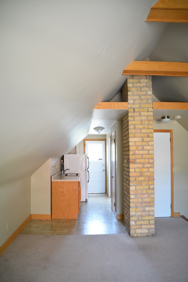 Building Photo - 3740 Bryant Ave S