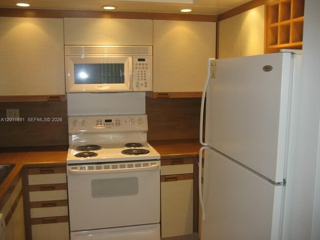 Foto del edificio - 8800 SW 123rd Ct