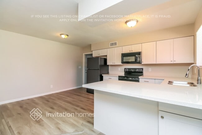 Building Photo - 1660 E Impala Ave