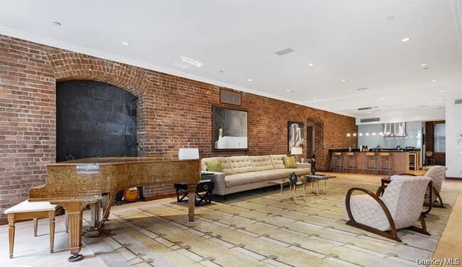 Building Photo - 500 Greenwich St