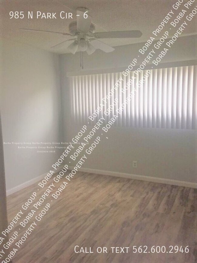 Building Photo - "2 BEDROOM/ 1 BATH DOWNSTAIRS UNIT WITH GA...