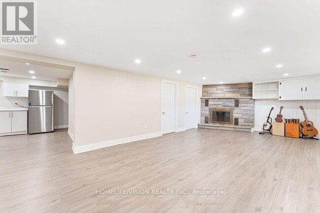 Building Photo - 162 Queen St